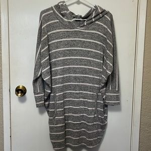 Market and Spruce hooded knit top size Large